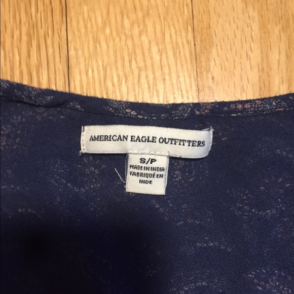 Pattern 3/4 sleeve crop top. - Picture 3 of 4